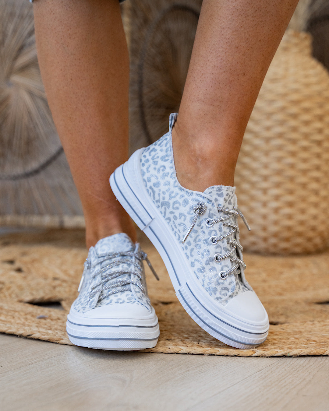 Very G Aman Prints Sneakers - White & Silver Leopard display picture 2