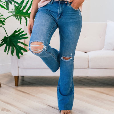 The Dos and Don’ts of Wearing Ripped Jeans