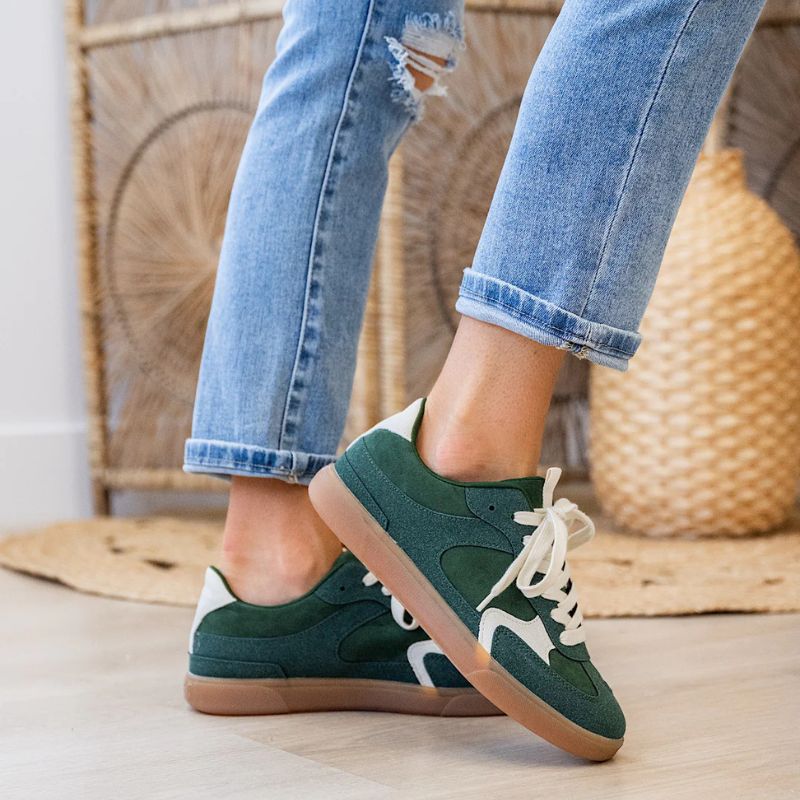 How To Choose the Right Sneakers for Style & Comfort