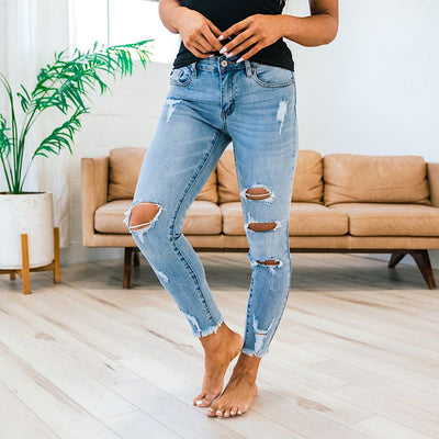 Quick Tips for Styling Your High-Waisted Jeans