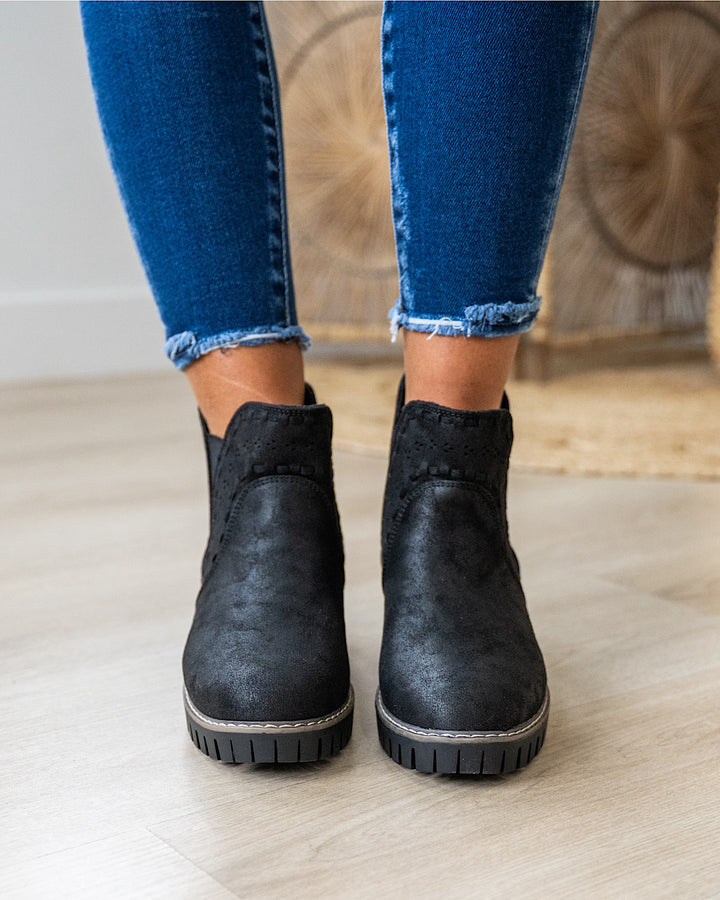 NEW! Very G Aryana Boots - Black