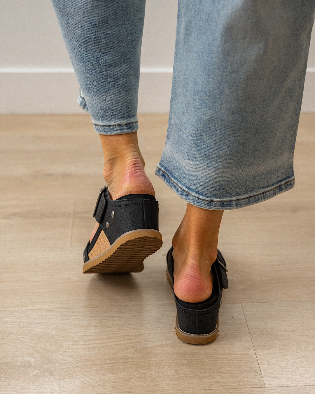 NEW! Very G Noah Wedge Buckle Sandals - Black Very G