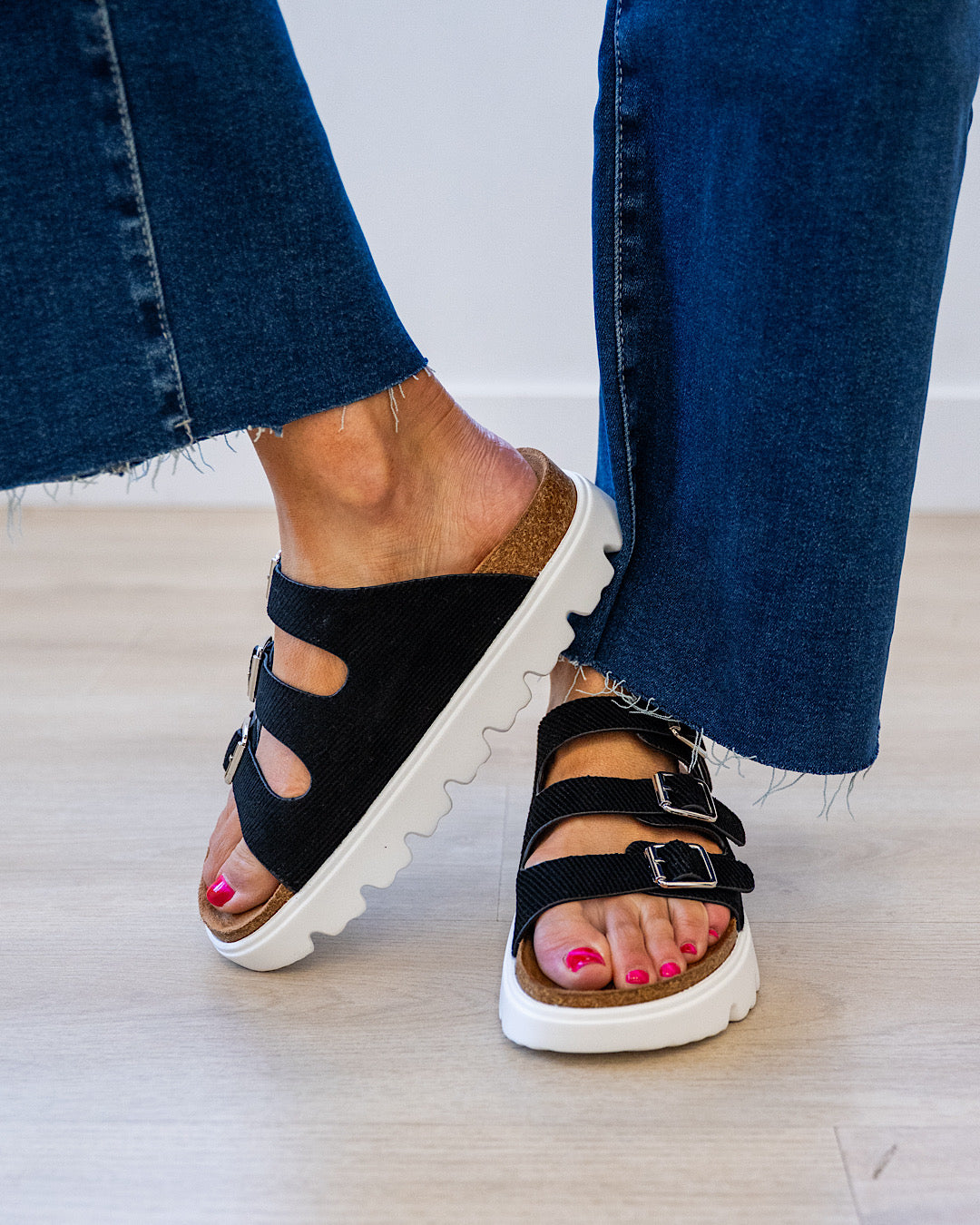 NEW! Very G Plaza Sandals - Black Very G