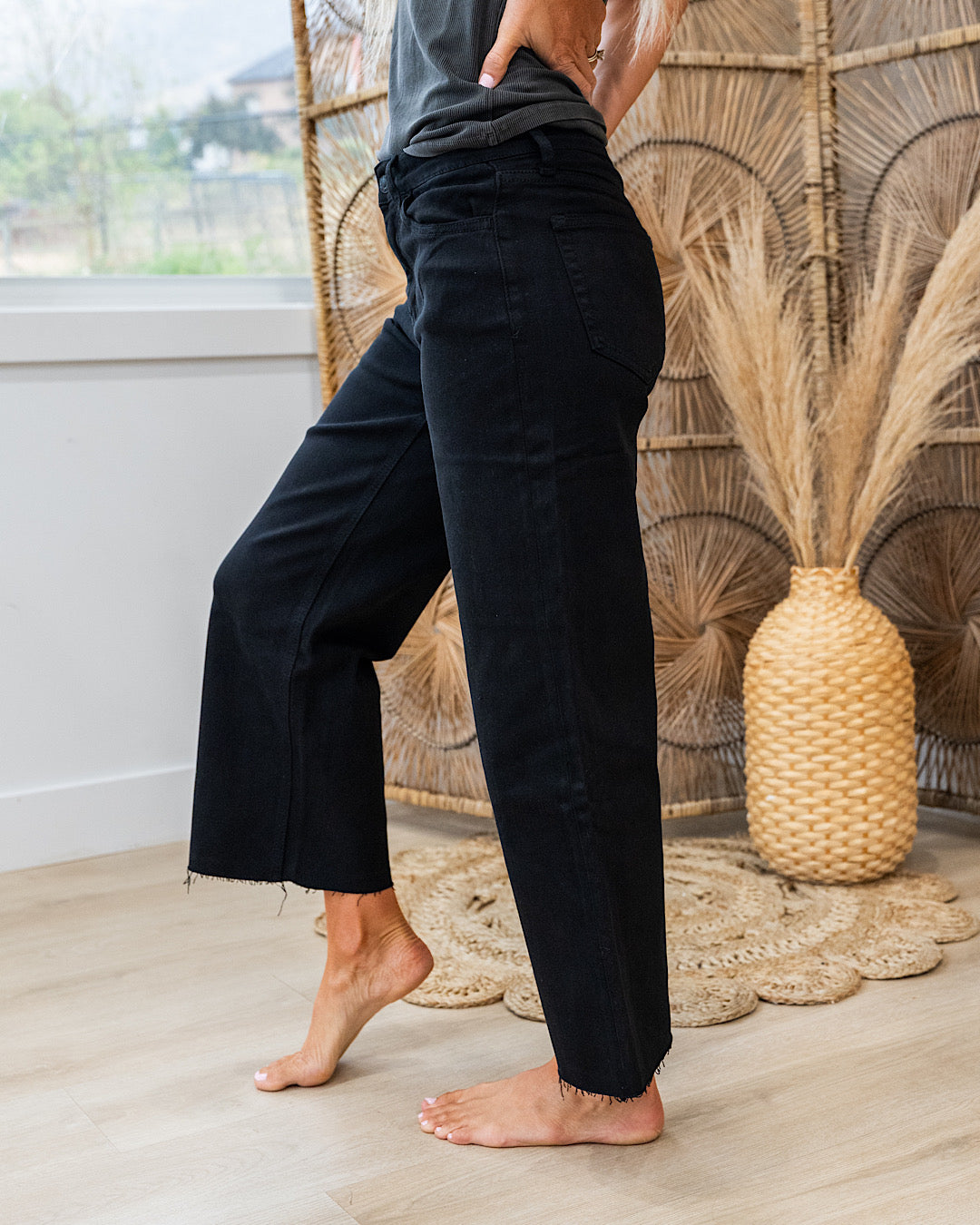 Vervet Skye Wide Leg Non Distressed Crop Jeans - Black