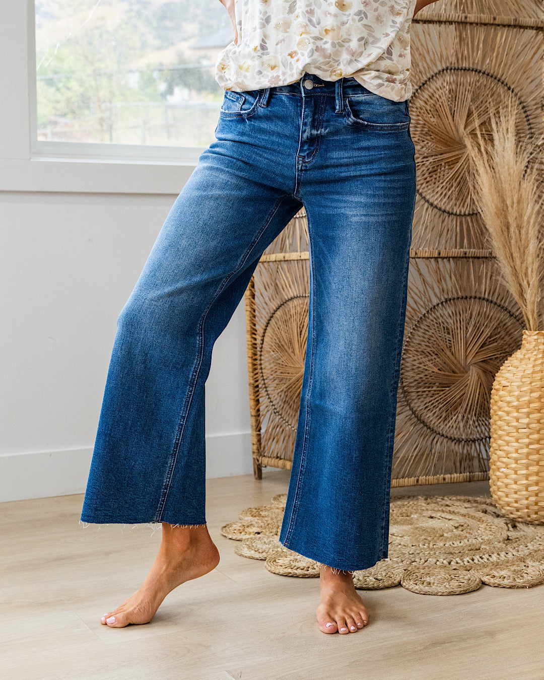 NEW! Vervet Lindsay Raw Hem Crop Wide Leg Jeans  Vervet   