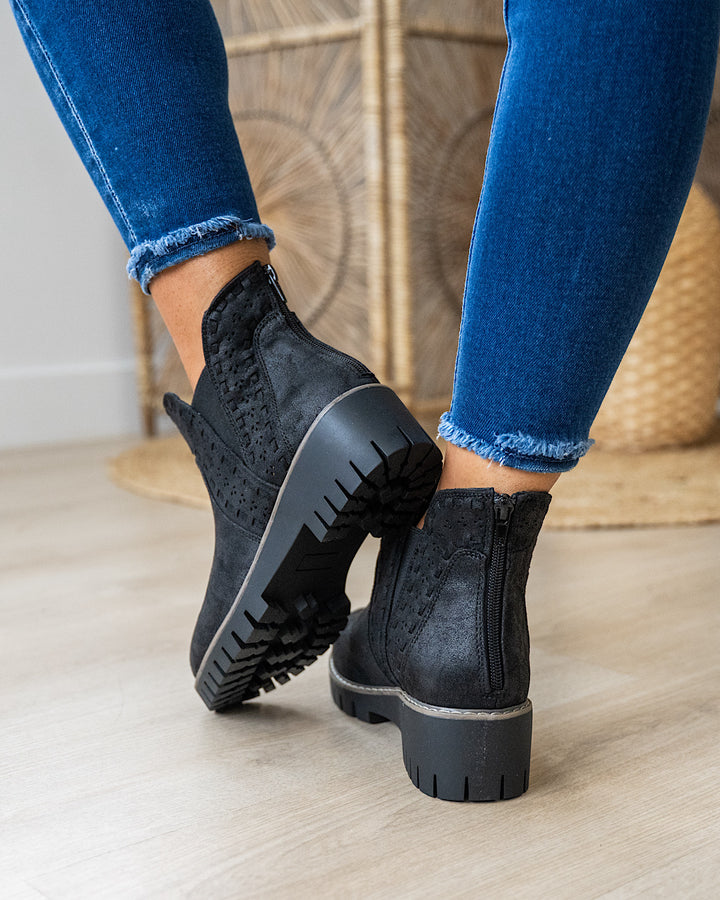 NEW! Very G Aryana Boots - Black