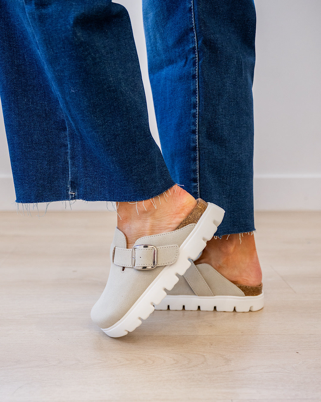 NEW! Very G Riley Slides - Off White