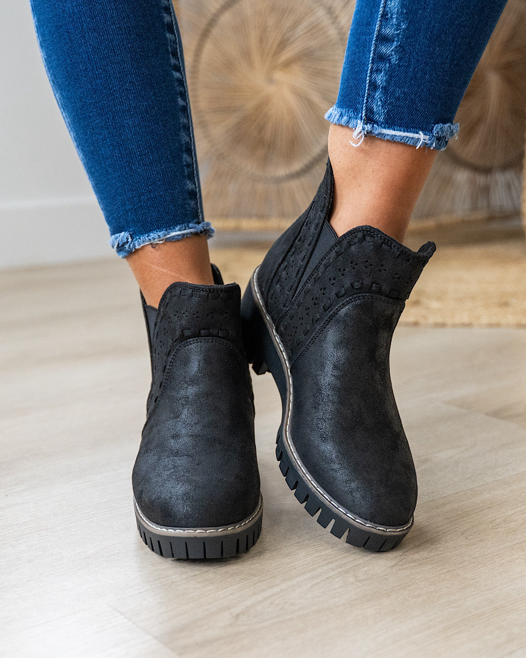 NEW! Very G Aryana Boots - Black