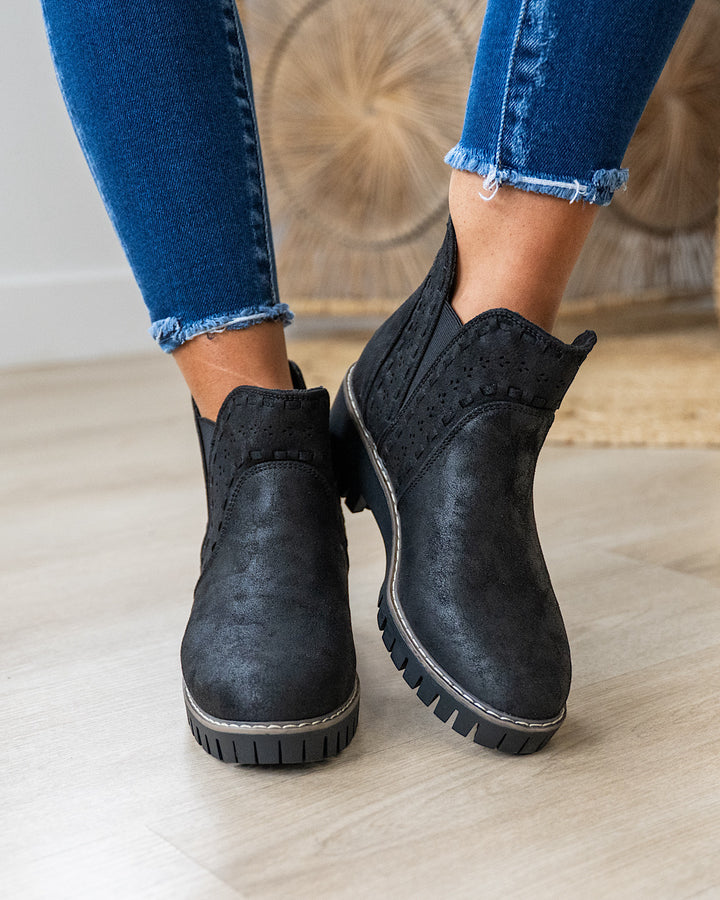 NEW! Very G Aryana Boots - Black