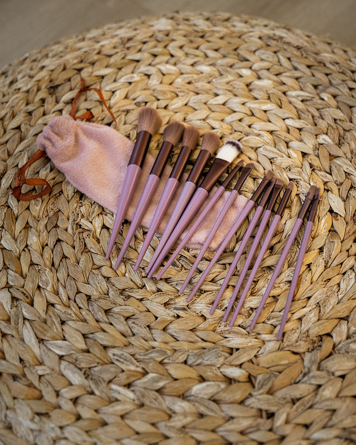 DOORBUSTER! Makeup Brush Set With Storage Bag - 13 Pieces