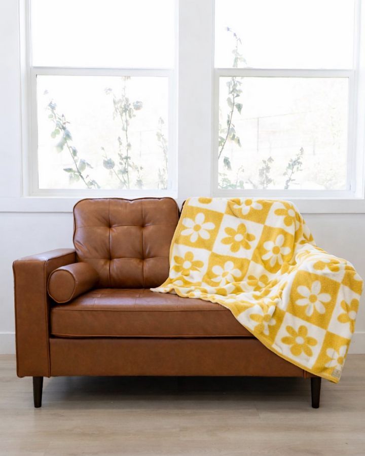 New! Comfy Luxe Throw Blanket - Daisy Checkered Jasmine Trading