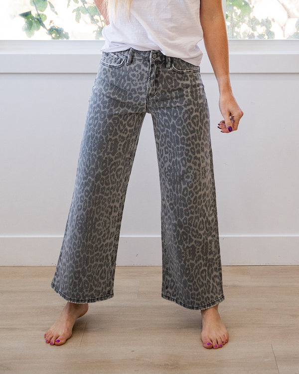 Vervet Hallie Wide Leg Jeans - Gray Leopard Vervet