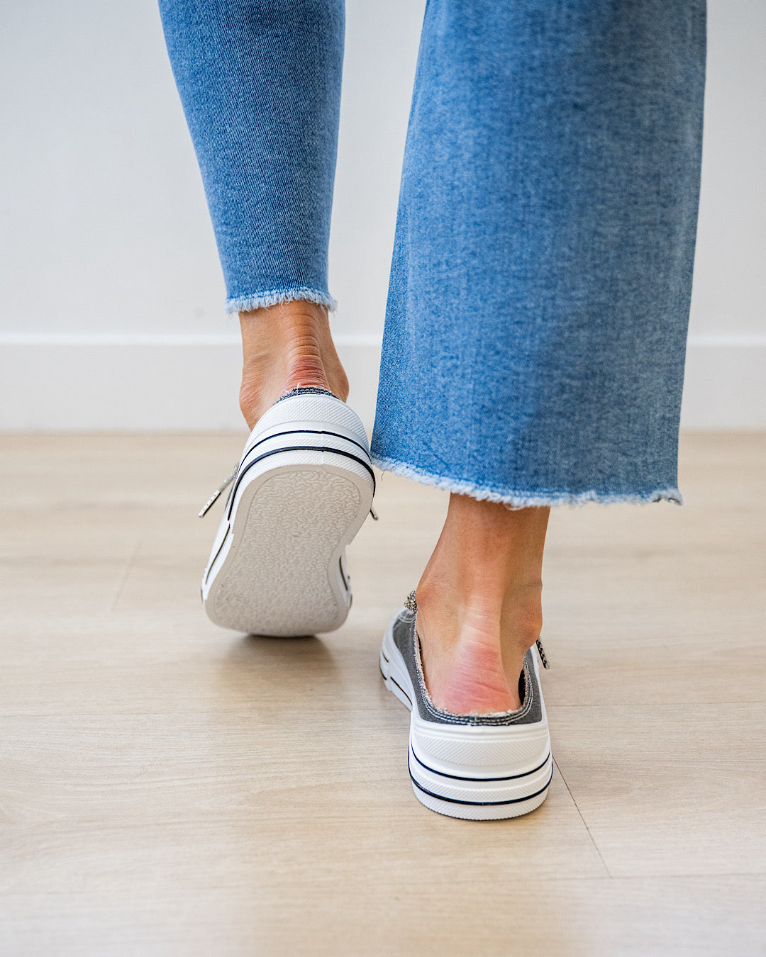 NEW! Very G Aman Sparkle Slip On Sneakers - Black Very G