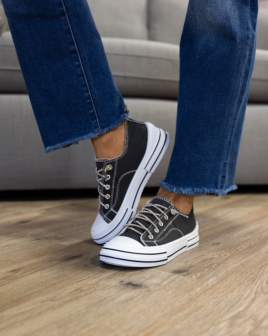 Very G Aman Double Sneakers in Black