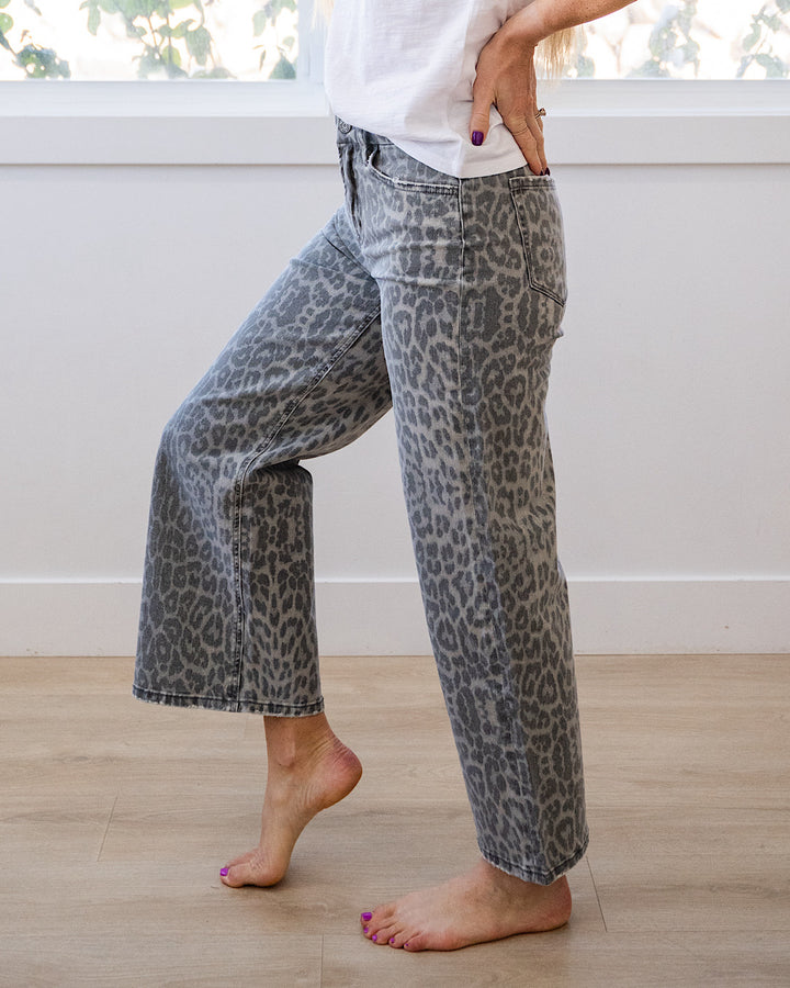NEW! Vervet Hallie Wide Leg Jeans - Gray Leopard Vervet