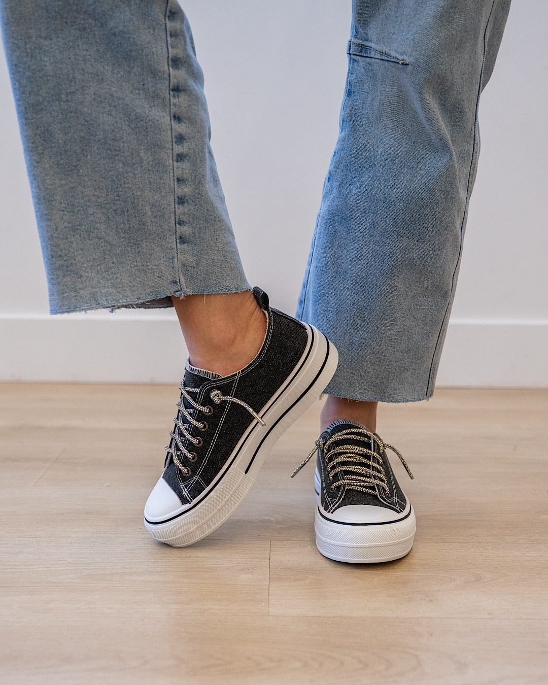 NEW! Very G Harmon Sparkle Sneakers - Black Very G