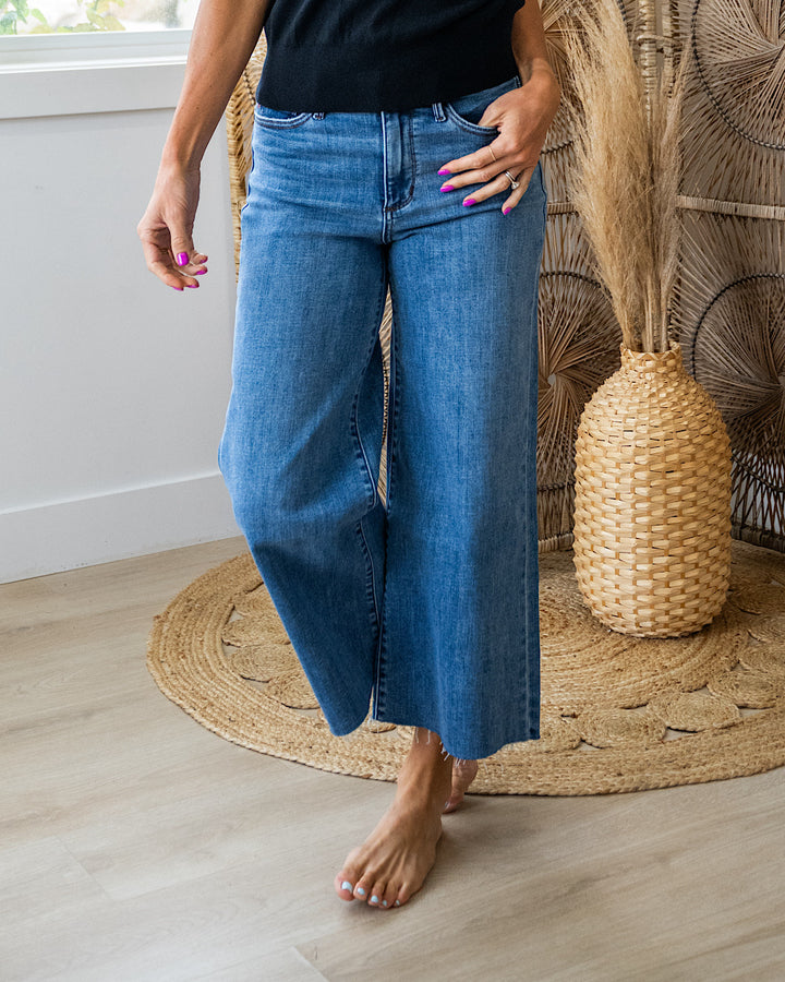 NEW! Judy Blue There For You Fray Hem Cropped Wide Leg Jeans Judy Blue