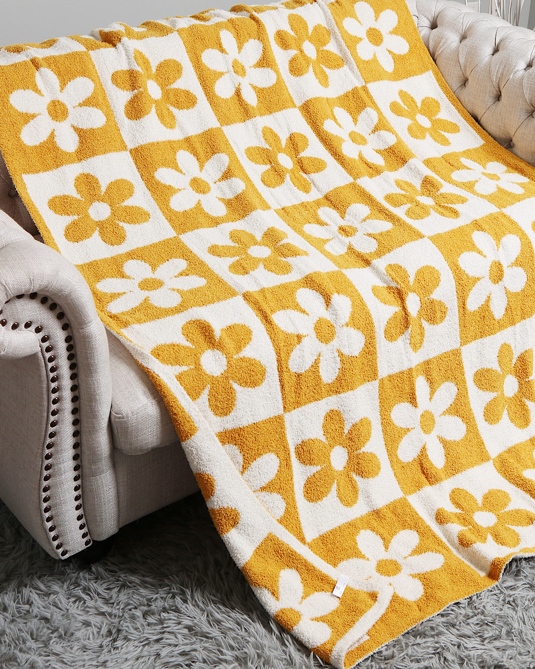 New! Comfy Luxe Throw Blanket - Daisy Checkered Jasmine Trading