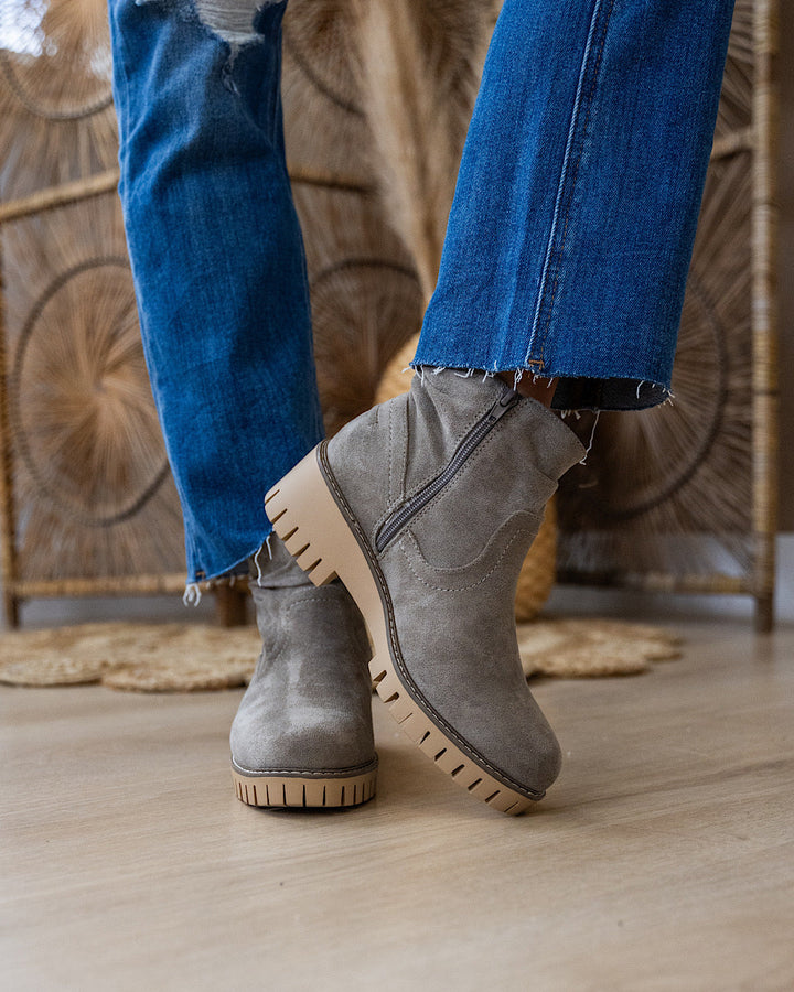 Very G Dashing Boots - Gray