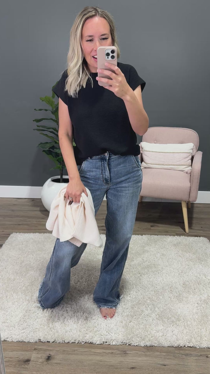 NEW! Justina Cloud Knit Short Sleeve Top - Black Tres Bien