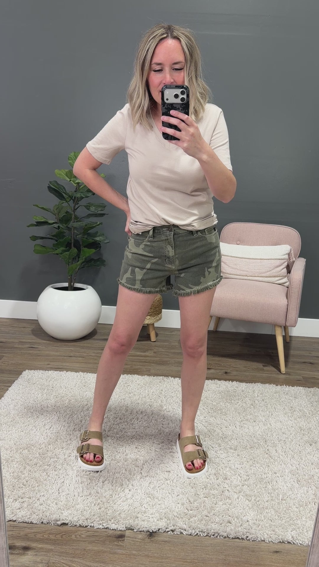 NEW! KanCan Sandi Fray Hem Jean Shorts - Camo KanCan